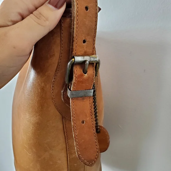 Roots Leather Extra Large Hobo Bucket Shoulder Crossbody Bag Made in Canada - Picture 7 of 15